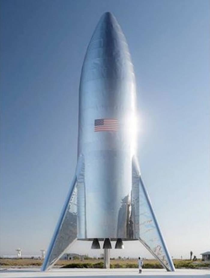 SpaceX行政总裁马斯克扬言望抢先于NASA把宇航员送到月球表面登陆
