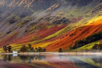 门户网站Lonely Planet列出游客们最喜欢拍照留念的世界五大湖泊：英国的湖区排第一