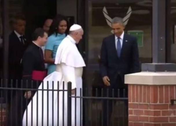 奥巴马与教宗会面被拍得“露出羊角”