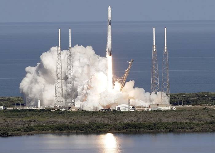 SpaceX星际飞船原型测试机“星际跳跃者”试飞成功 达成火星计划第一步