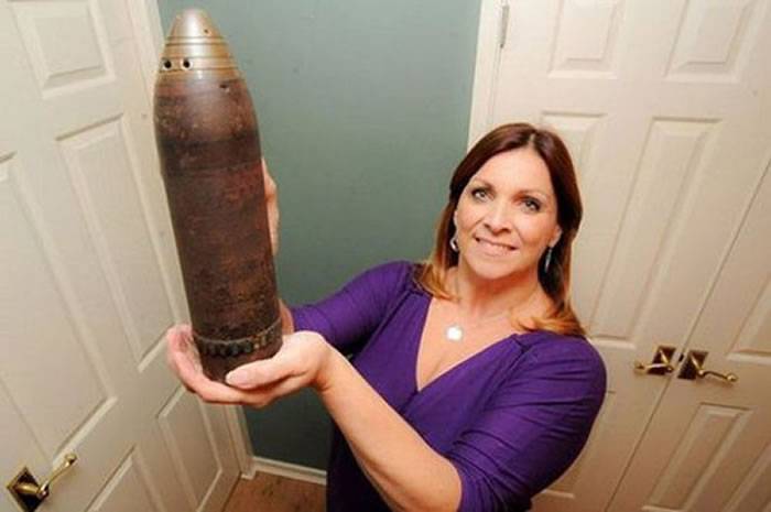 英国女子误将一战未爆炸弹当花瓶用30年