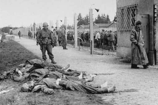 美国士兵解救达豪集中营的时候看到了什么?他们为何要枪杀投降的集中营看守?