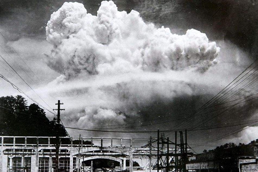 广岛原子弹从投放到爆炸仅仅43秒,飞机是如何逃生的?