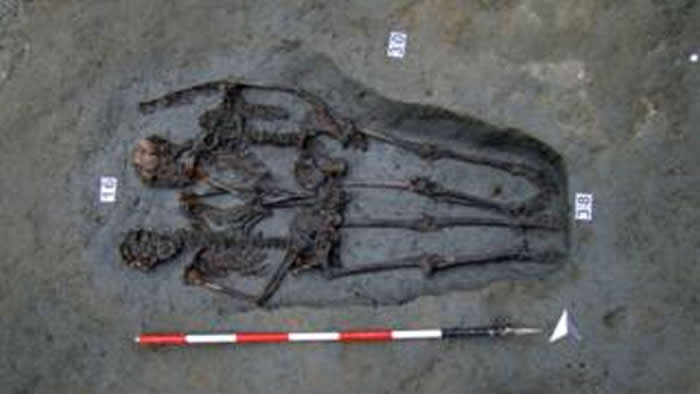 意大利考古发现的2具牵手骨骸“摩德纳的恋人”原来都是男性