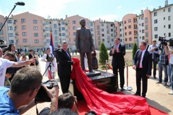 萨拉热窝为100年前刺杀奥匈帝国王储的塞尔维亚族青年普林西普树立塑像