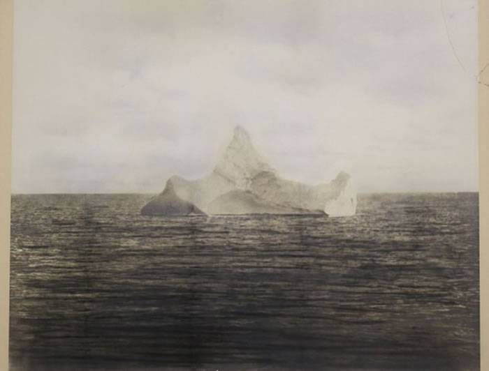 撞沉泰坦尼克号的冰山照片以3万2千美元成交