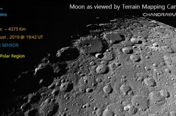 印度空间研究组织公布“月船-2”探测器拍摄的月球环形山照片
