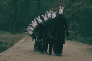 揭秘兔子杀人狂真实事件，美国恐怖兔人将人类当兔子宰杀
