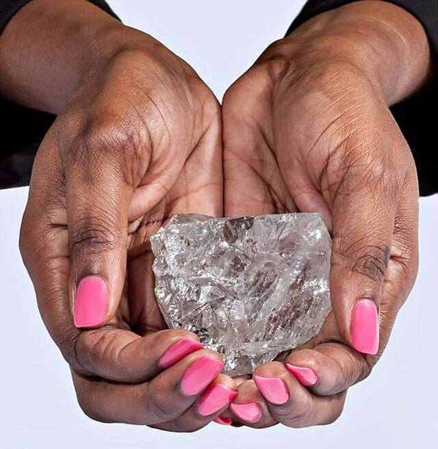 非洲博茨瓦纳发现一颗重达1111克拉的钻石 是世界上第二大钻石