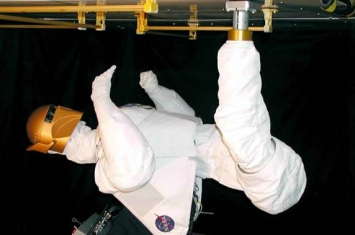NASA计划在今年年底前将人形机器人Robonaut 2再次送到国际空间站