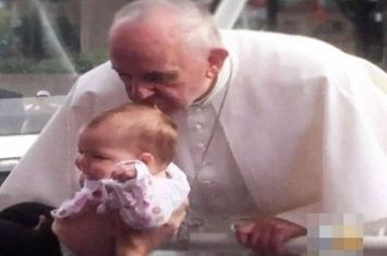 美国患脑癌女婴获教宗亲吻头部 肿瘤奇迹缩小