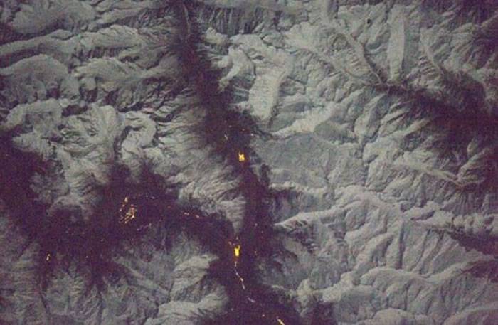 日本太空人油井龟美拍到喜马拉雅山上的“生命之光”