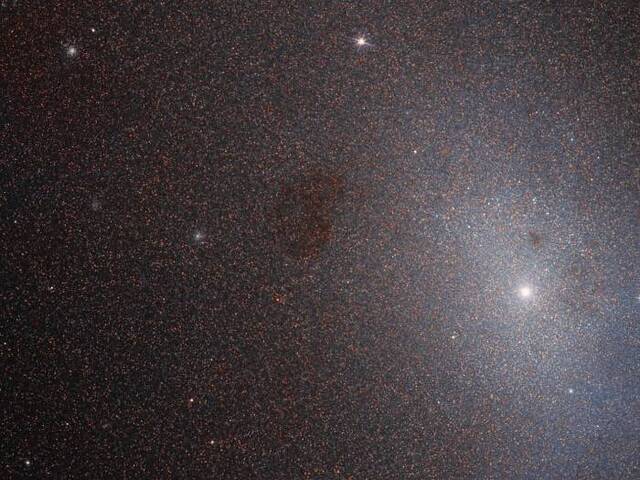一个仍在活跃着的“死亡”星系Messier 110