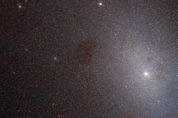 一个仍在活跃着的“死亡”星系Messier 110