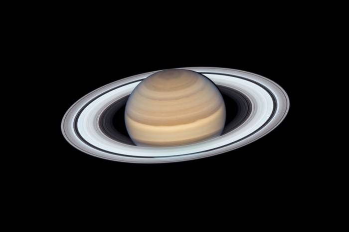 哈勃太空望远镜捕获土星及土星环的新“肖像”