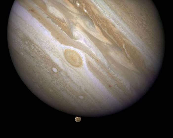 木星只是因为它是太阳系中最大的行星而被频频撞击吗？