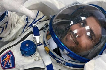国际空间站的阿联酋首位宇航员哈扎·曼苏里：在太空他的身体发生了变化