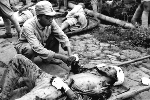 二战时期日本士兵是如何处理自己伤兵的?对敌人狠,对自己更狠