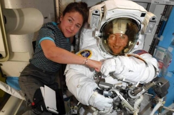 首次全女班宇航员太空漫步任务快成行 将创里程碑