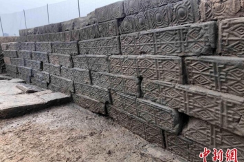 济南发掘29座古墓葬 出土各式纹样汉砖多达10余种
