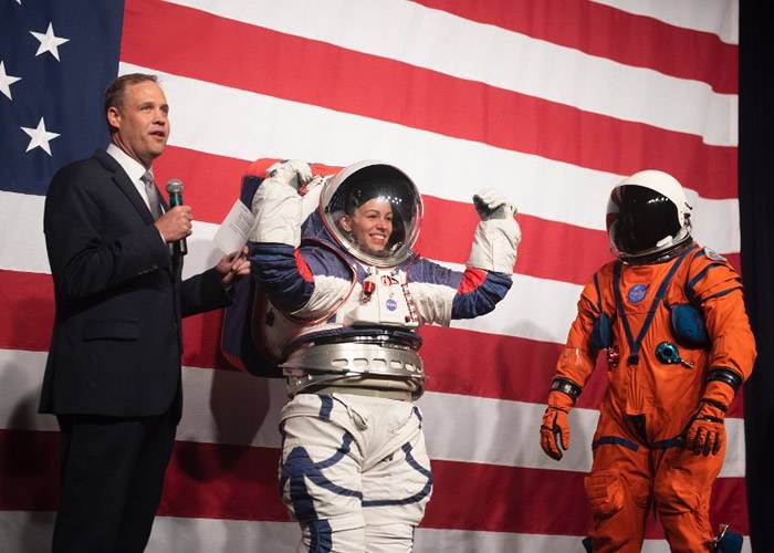 NASA最新宇航服“探索舱外机动装置”xEMU正式亮相 宇航员不用再兔子跳