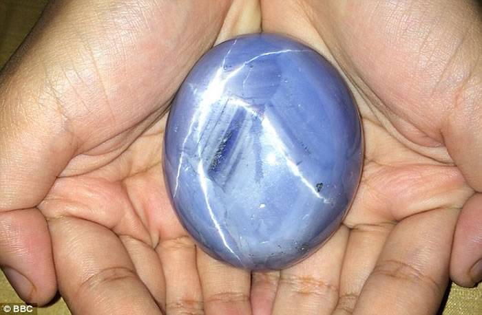 斯里兰卡矿场发现全球最大蓝宝石“亚当之星” 价值上亿美元