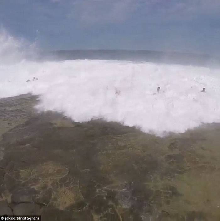 滔天巨浪袭击澳大利亚悉尼的皇家国家公园海岸