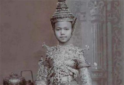 缅甸末代国王锡袍为什么娶了三位同父异母的妹妹