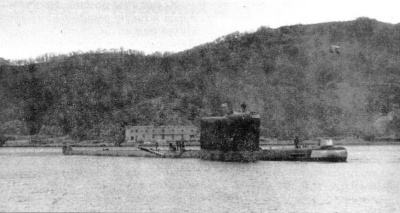 前苏联海军“旅馆I”级核潜艇K-178号身上插着鱼雷返回基地