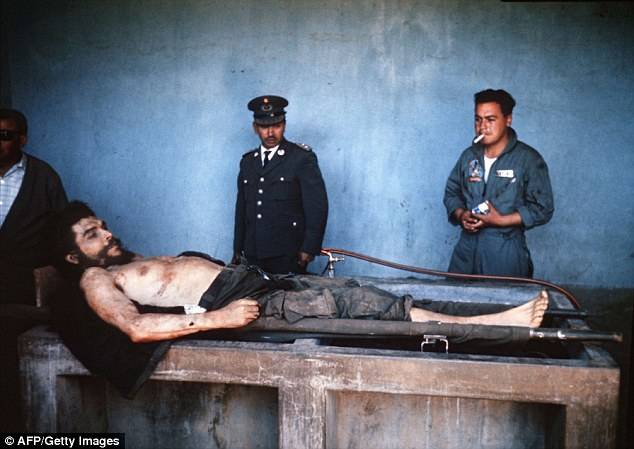 “革命之神”切·格瓦拉遭玻利维亚军队枪杀时的照片首度曝光