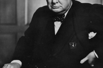 英国“战时首相”温斯顿·丘吉尔曾期冀美国对前苏联实施“核打击”以取得冷战的胜利
