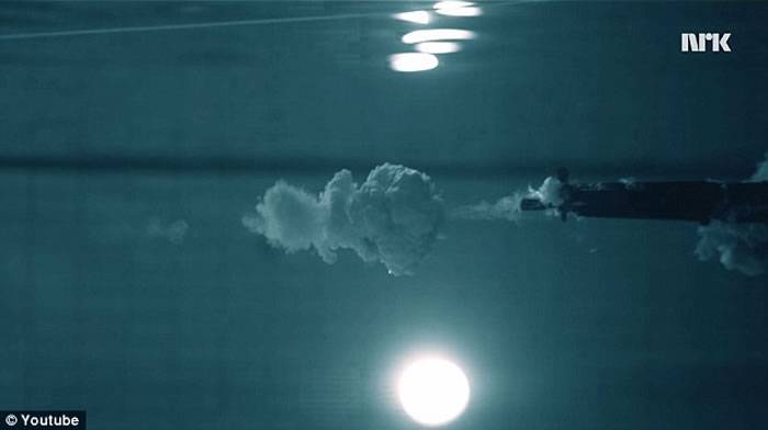 挪威科学家Andreas Wahl玩命自轰 证水中开枪威力大减