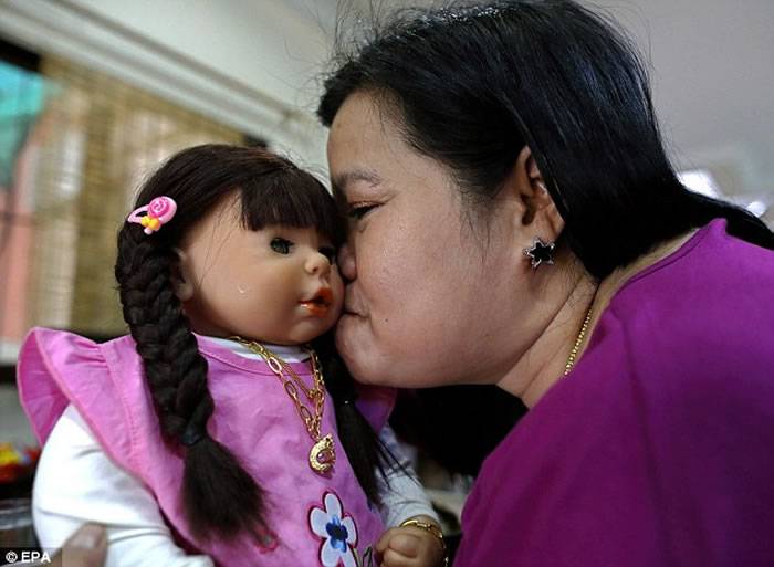 泰国近日兴起供奉“鬼娃娃”