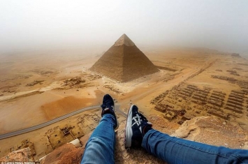 德国青年艺高人胆大不怕坐牢 违法攀埃及吉萨金字塔