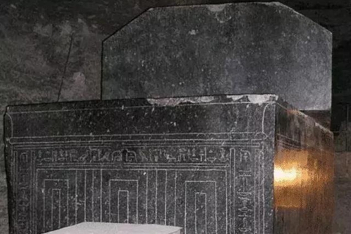 三千年前古埃及巨型石盒是怎么回事?