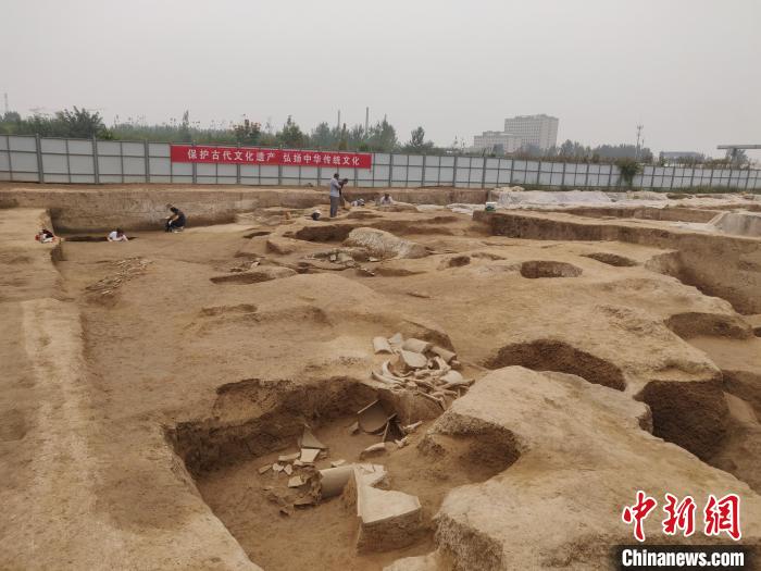 镐京遗址发现西周时期道路等遗迹