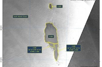 威胁南大西洋南乔治亚岛的巨型冰山A-68A已经分裂成三块