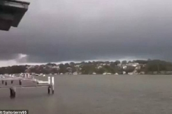 澳大利亚悉尼青年在船上游玩时险遭雷电袭击