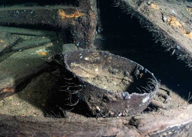 波兰对出波罗的海发现的二战纳粹德军巡洋舰卡尔斯鲁厄号沉船或藏琥珀宫失落宝藏