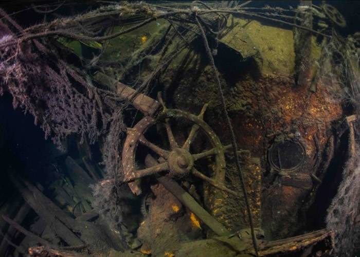 波兰对出波罗的海发现的二战纳粹德军巡洋舰卡尔斯鲁厄号沉船或藏琥珀宫失落宝藏