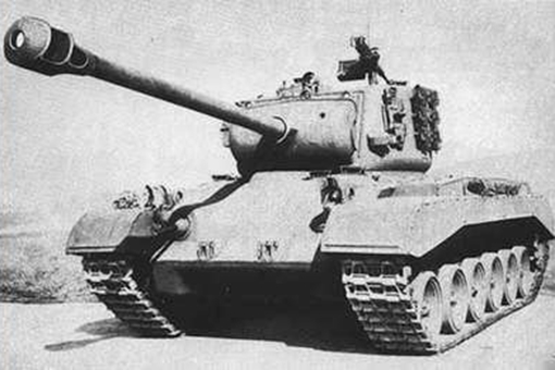 纳粹德国的黑豹坦克与美国的潘兴坦克哪个更厉害?科隆大教堂的坦克对决