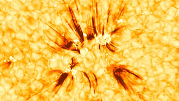 太阳针状体起源：由重新连接太阳表面附近的磁场与将太阳物质导入日冕内的动态互动形成