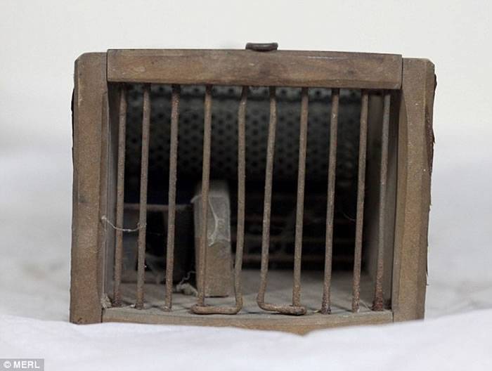 英国博物馆展出的155年历史老鼠夹被发现居然捕捉到一只老鼠