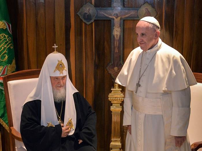 天主教教宗方济各与俄罗斯东正教宗主教基利尔一世在古巴举行历史性首次会晤