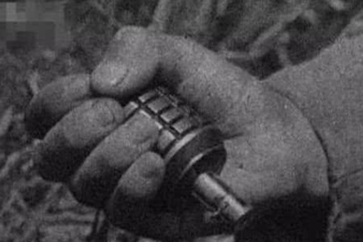 抗战时期日本人的手榴弹为何要磕一下才会引爆?这其中有什么原理?
