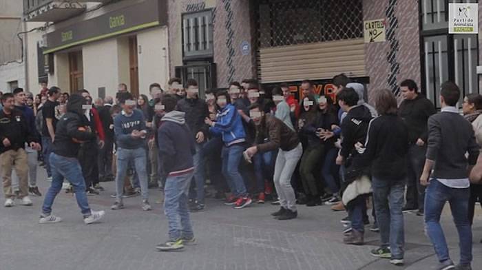 西班牙瓦伦西亚小镇一年一度传统节日“投鼠大战”被呼吁禁止