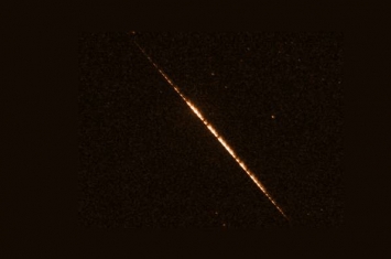 澳大利亚沙漠上空的火球或是被地球引力捕获并暂时变成“月球”的小陨石DN160822_03