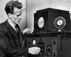 世界上最早的电视机，竟是由贝尔德用废旧物品制作完成(惊叹不已)