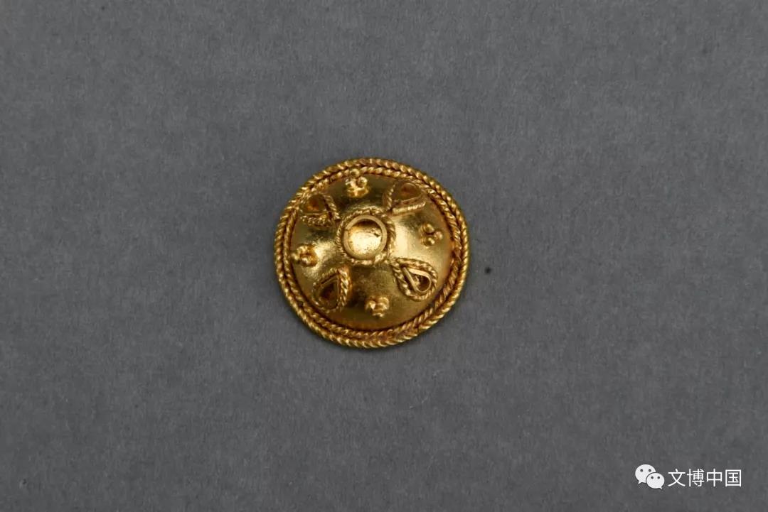 陕西塔儿坡战国秦墓新发现金饰品 见证中西文化交流