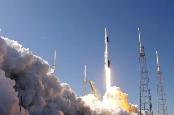 SpaceX天龙号载货太空船抵国际空间站送上圣诞礼物